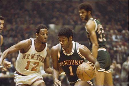 成都客战首尔：成都全主力出战，林加德首发，韦世豪替补