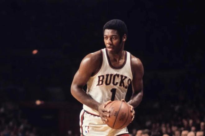 欧联替补出场，范佩西儿子沙奎尔在父亲手下完成费耶诺德首秀