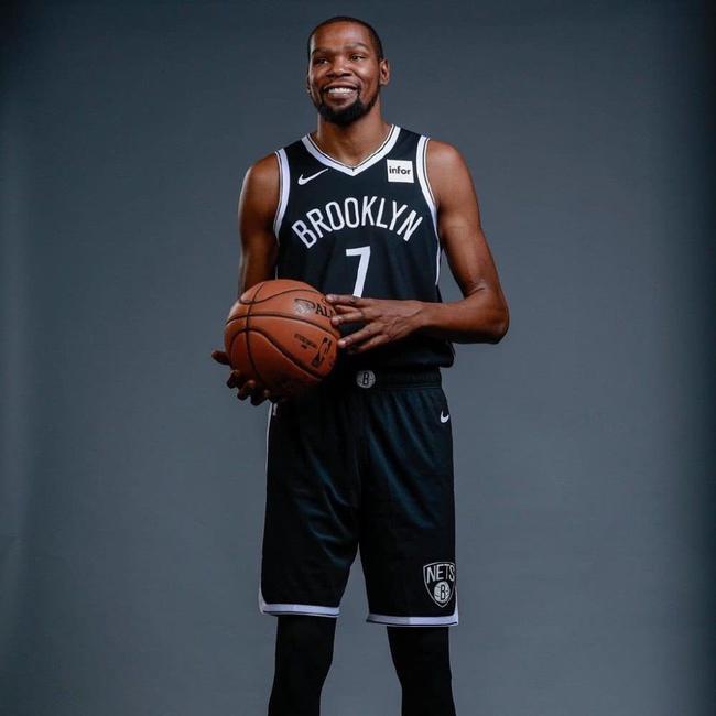 拜仁球星莱默尔复刻施魏因施泰格经典脚后跟破门