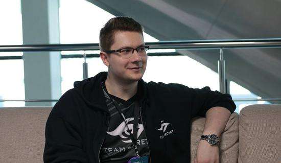 湖人浓眉哥篮下统治锁定胜利