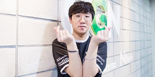 和利物浦一个病情，后防不稳，更衣室失控