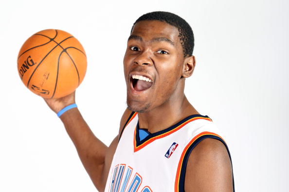 反对者抨击拉波尔塔：诺坎普还没完工，你们到底在庆祝什么？